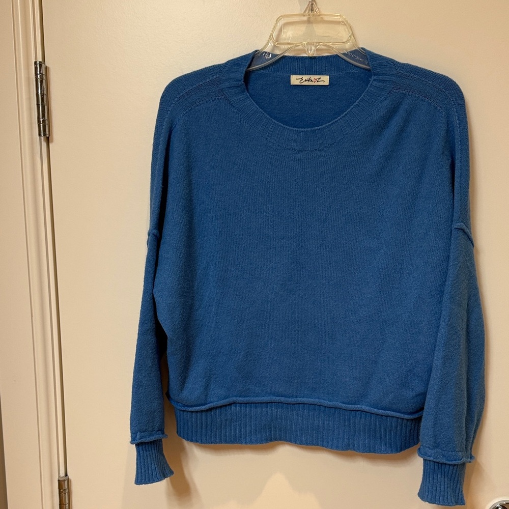 Bright blue European Slouchy sweater size small